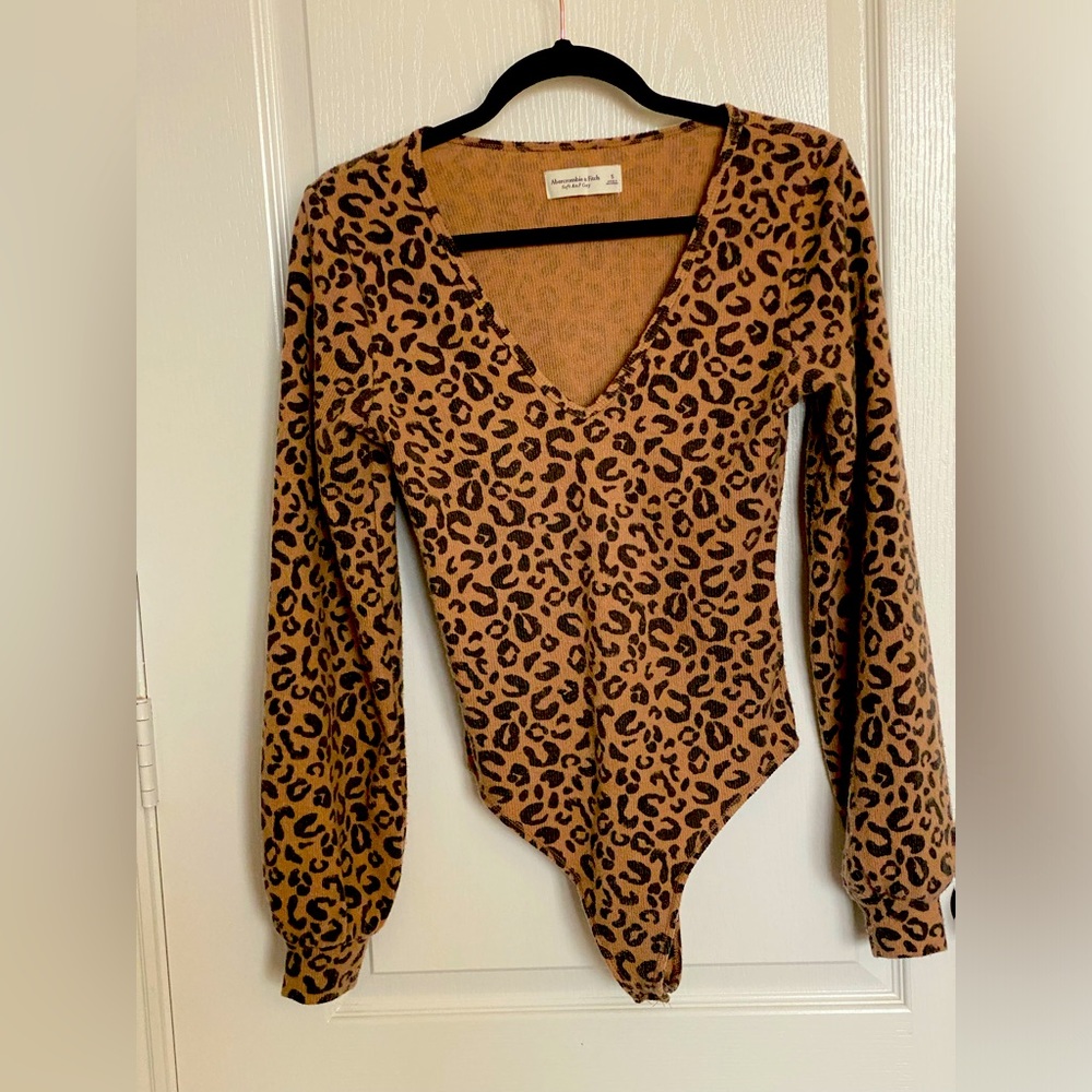 Cozy AF Abercrombie & Fitch leopard print sweater bodysuit Sz small